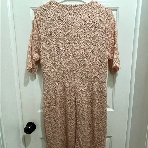 Ivanka Trump pink lace dress. - Picture 2 of 7